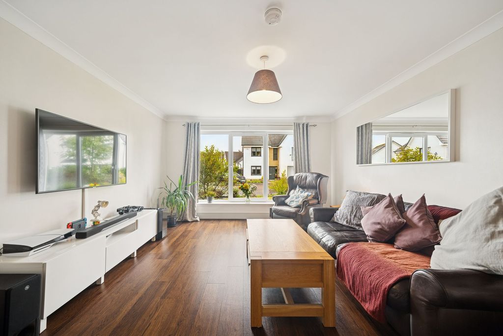 Property photo 3 of 31 Lounge