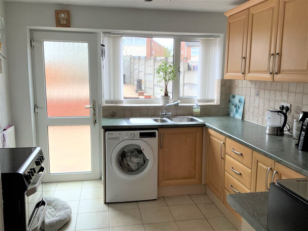 Property photo 2 of 18 Kitchen