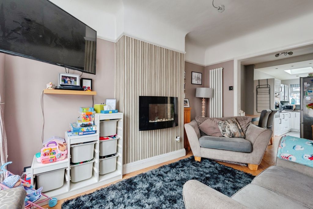 Property photo 3 of 15 Pbox-Img.Jpg