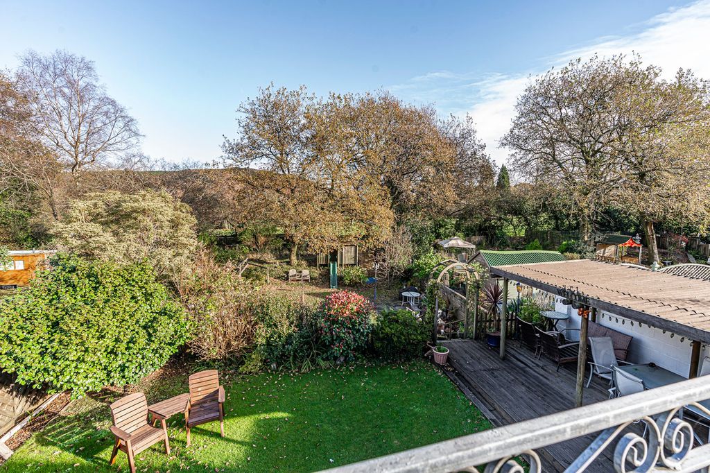 Property photo 2 of 37