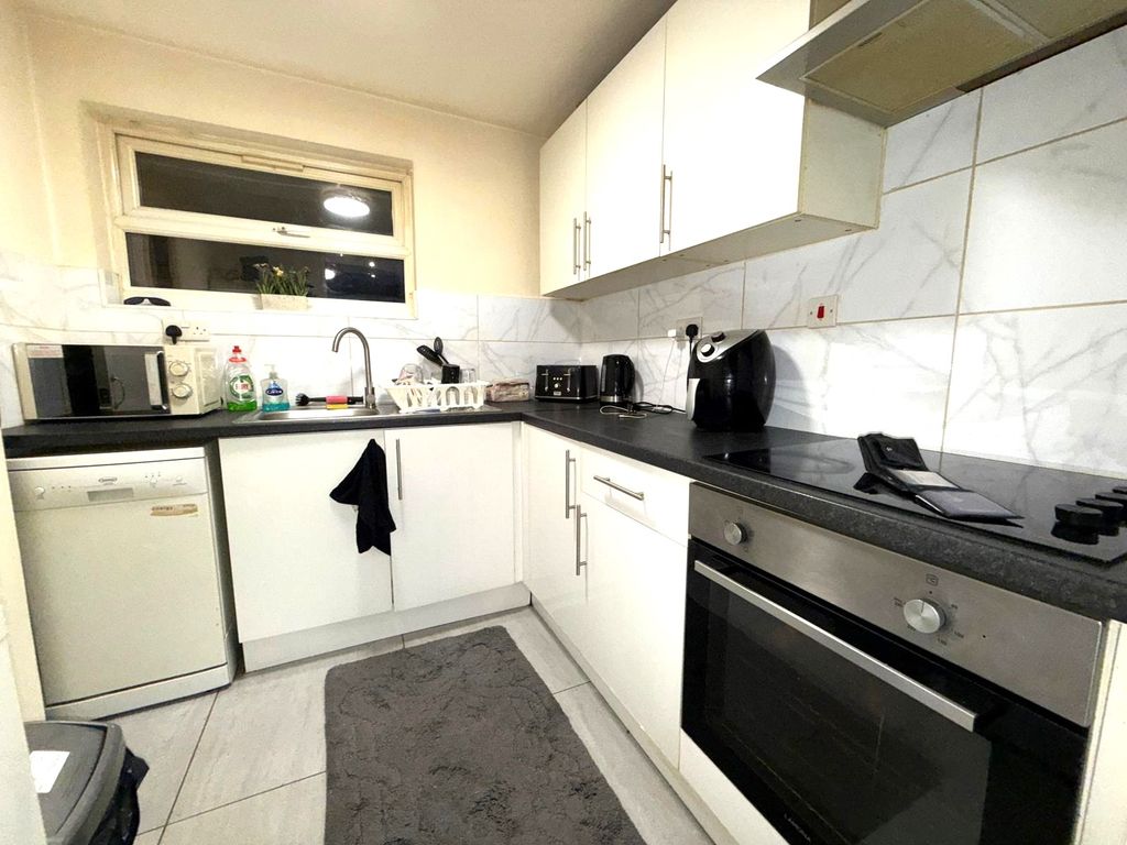 Property photo 2 of 7 Kitchen