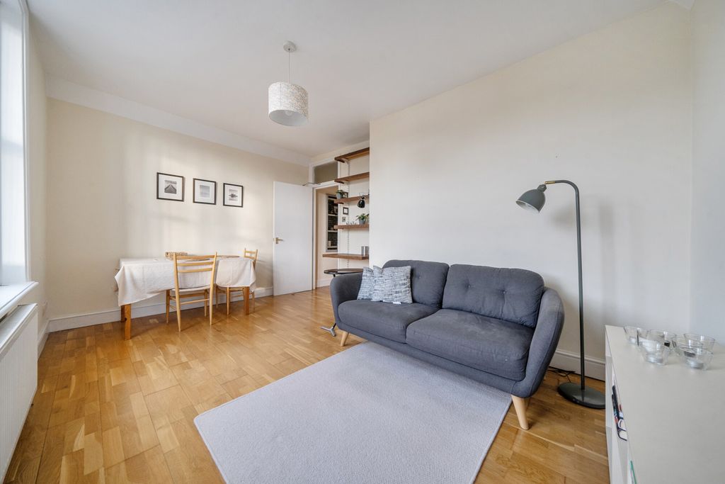 Property photo 2 of 14 1424768-15-69Af10...