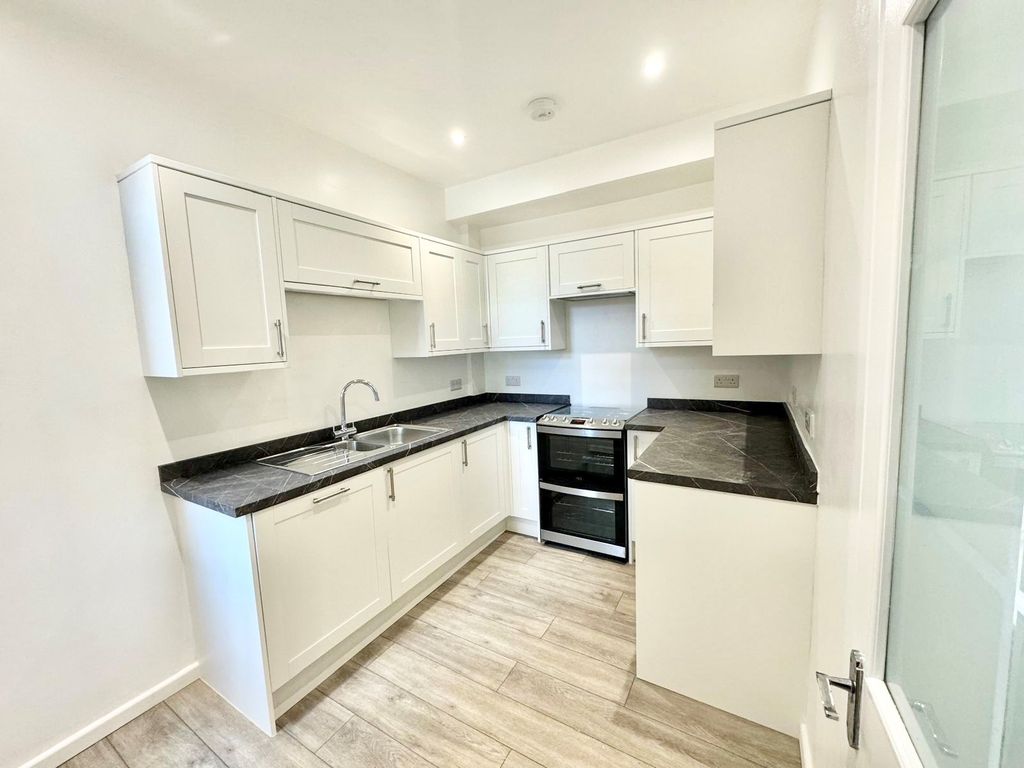 Property photo 2 of 12 Kitchen
