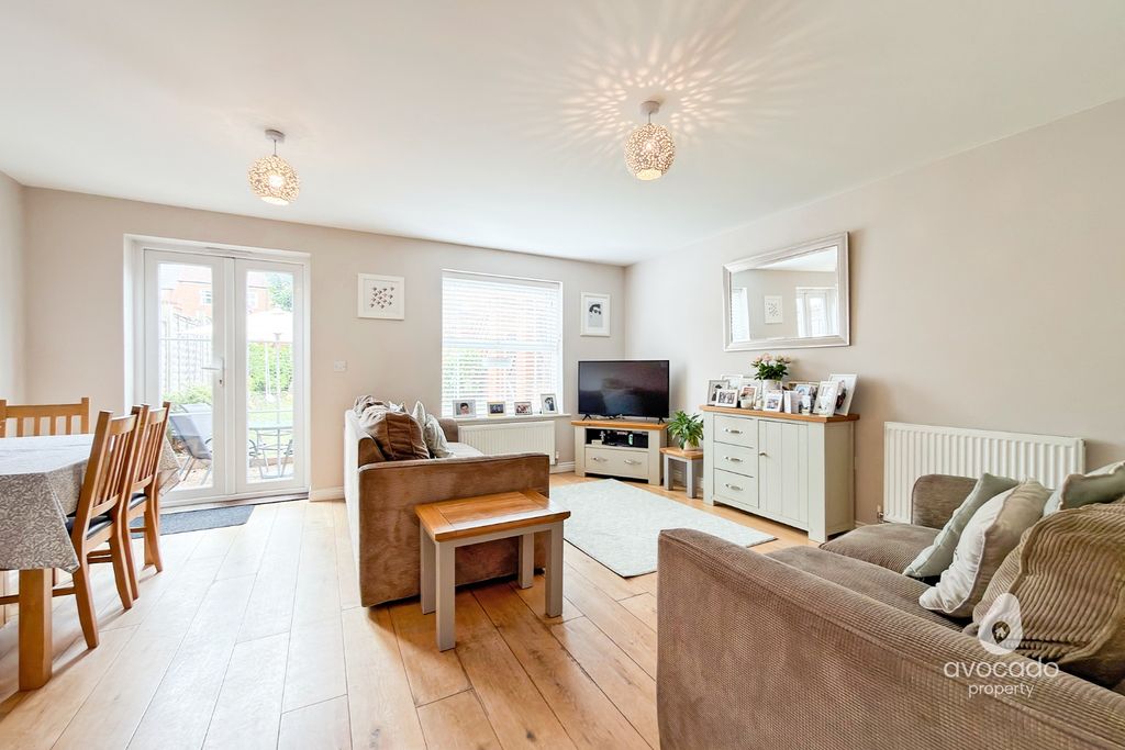 Property photo 3 of 12 5216414