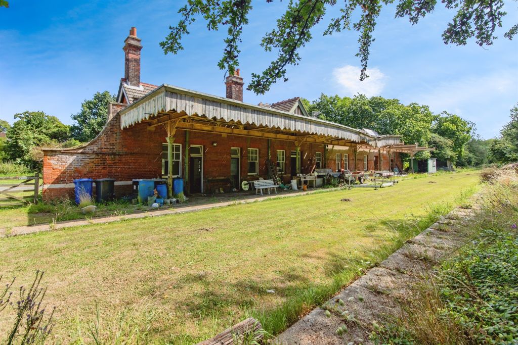 Property photo 2 of 17