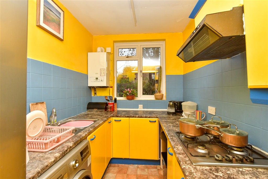 Property photo 3 of 11 Kitchen