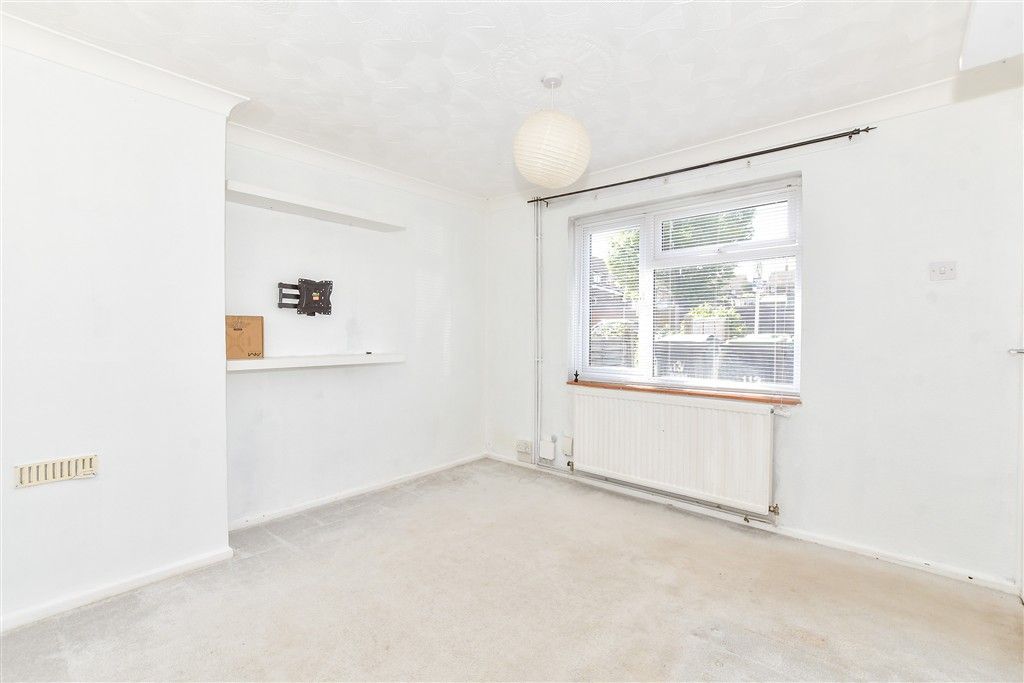 Property photo 3 of 9 Lounge