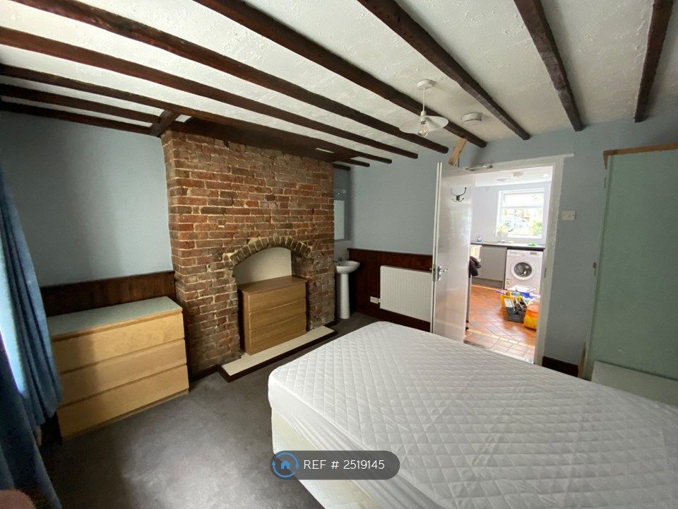 Property photo 1 of 11 Large Room, Full Of Character