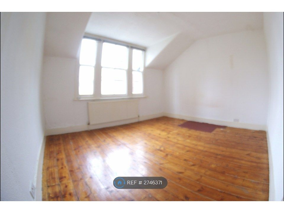 Property photo 2 of 5 Bedroom