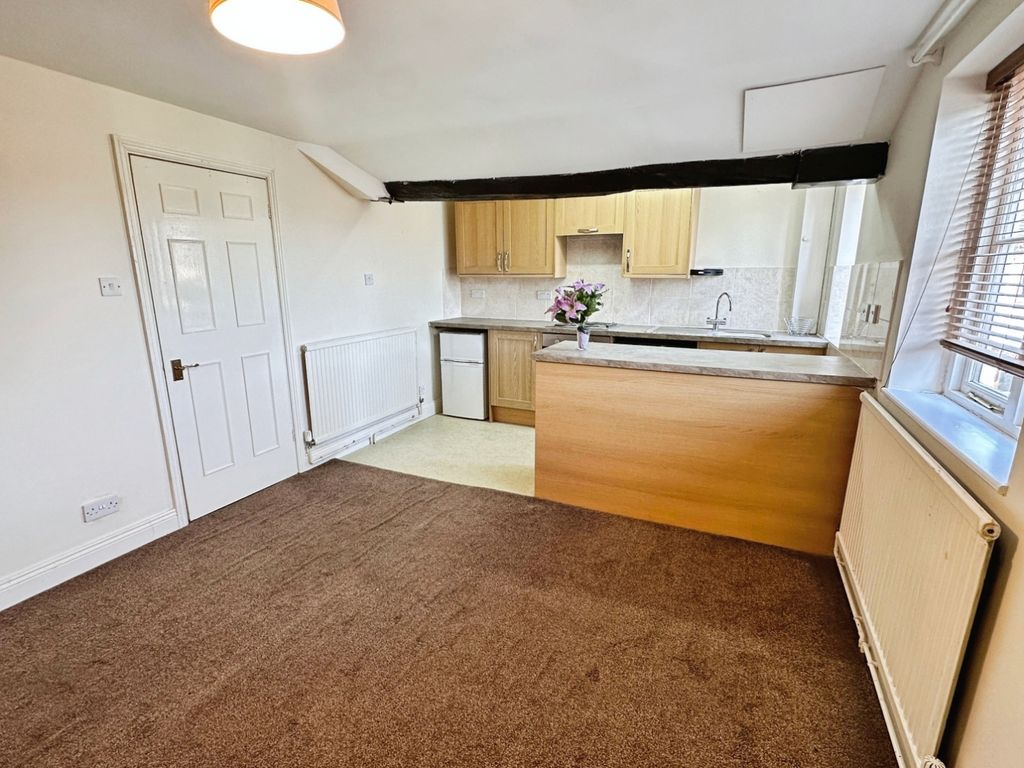 Property photo 1 of 12 Kitchen/Lounge