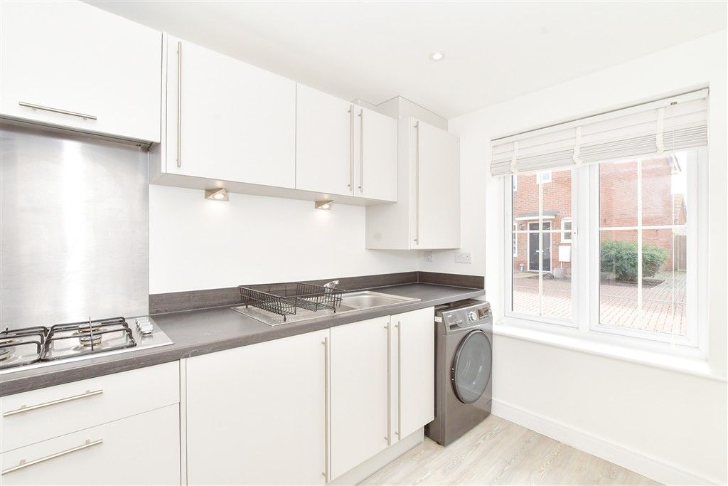 Property photo 3 of 12 Kitchen