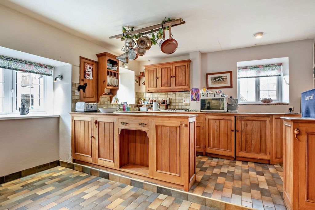 Property photo 2 of 24