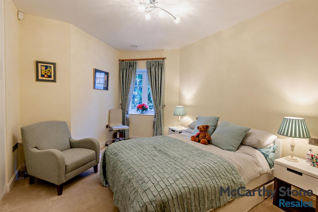 Property photo 3 of 13 8681768-Interior05-800.Jpg