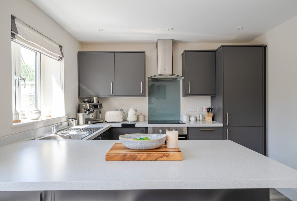 Property photo 2 of 19 13-681De6705169B-...