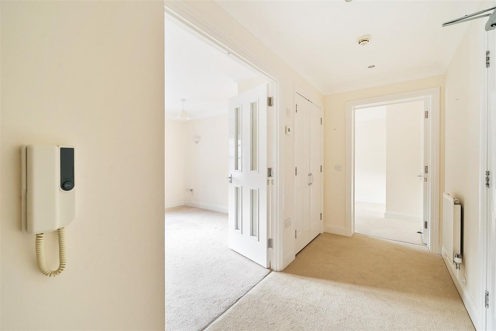 Property photo 3 of 15 Entrance Hall