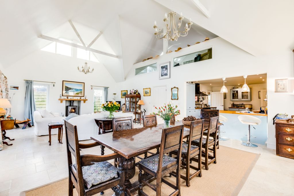 Property photo 3 of 18 Gallery