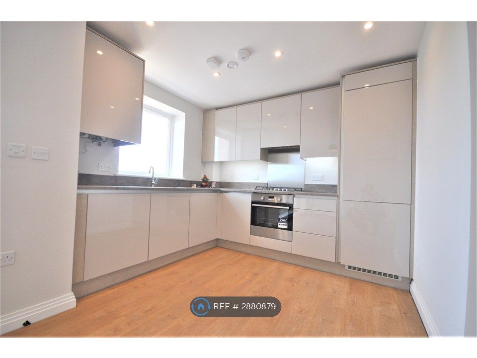 Property photo 3 of 6 Kitchen