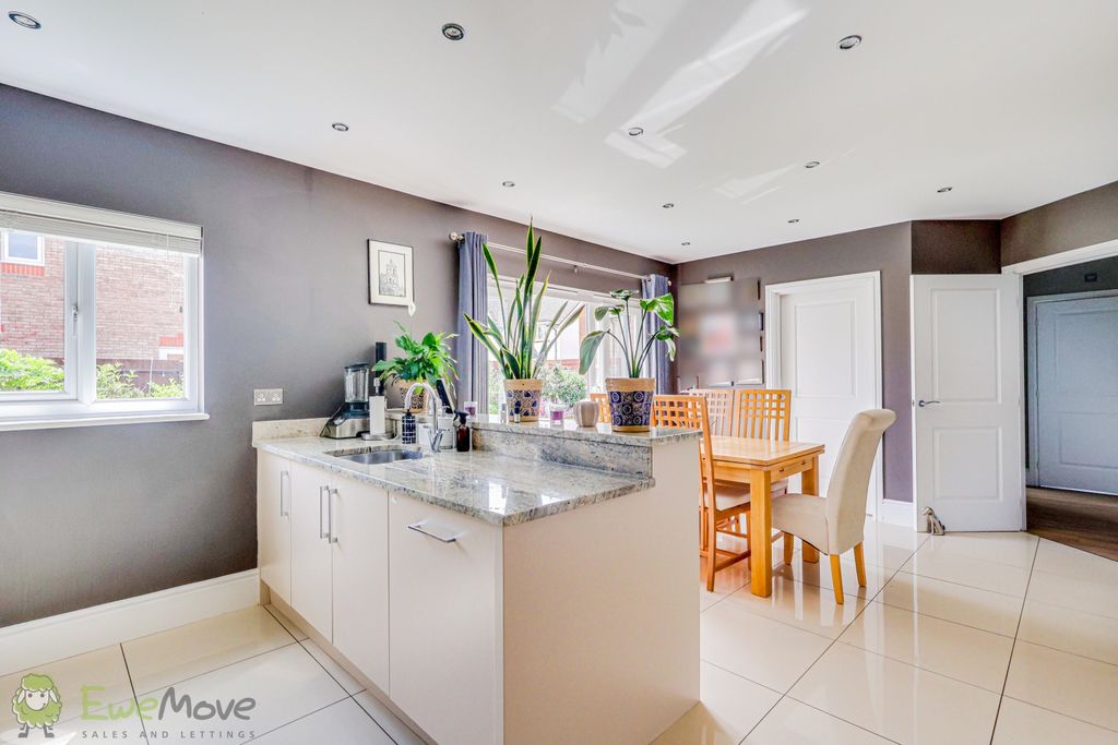Property photo 2 of 21 Kitchen Diner 3