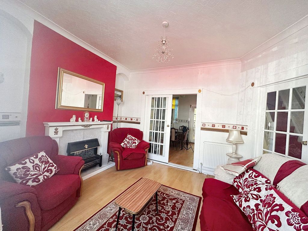 Property photo 2 of 19