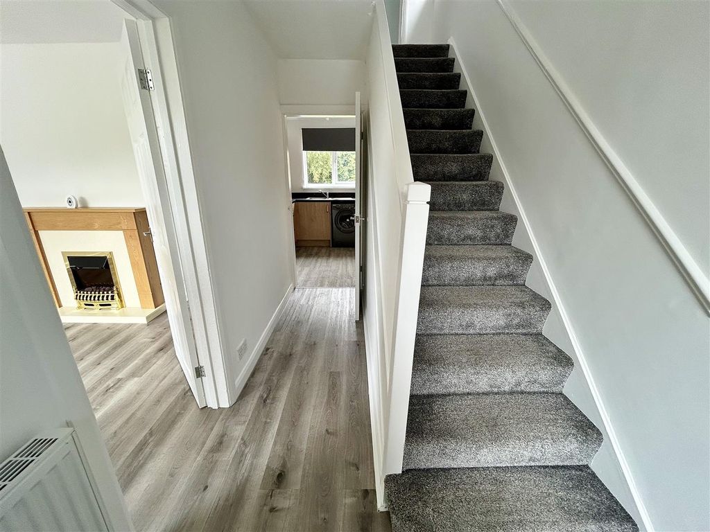 Property photo 2 of 12 Hallway