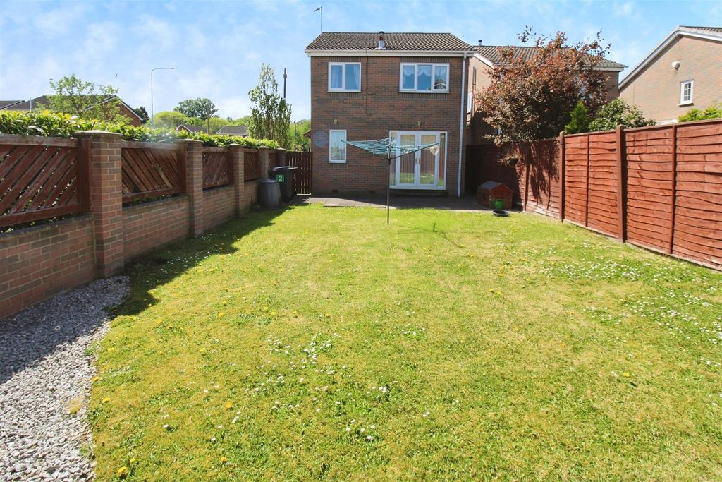 Property photo 1 of 12 Gardens