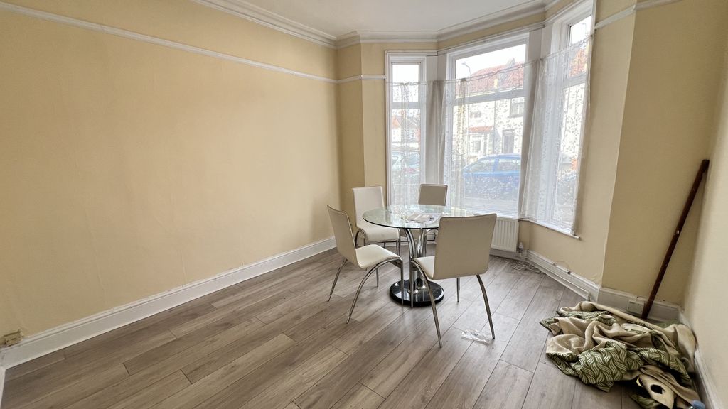 Property photo 2 of 8 Gallery