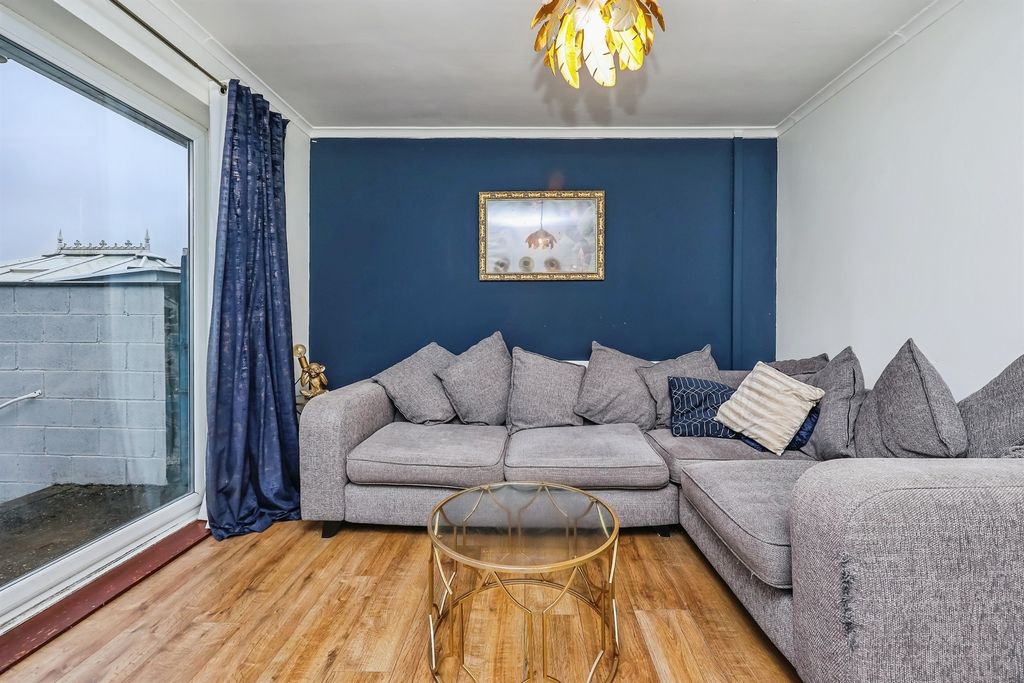 Property photo 3 of 17