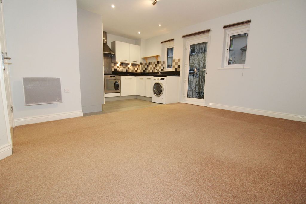 Property photo 3 of 10 Photo 9