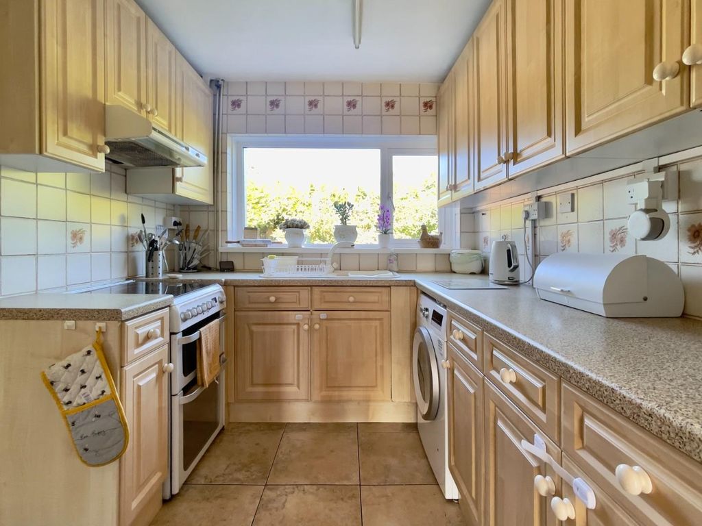 Property photo 3 of 30 Kitchen