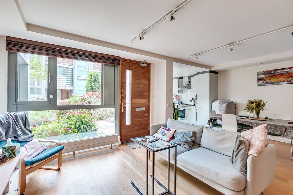 Property photo 3 of 18