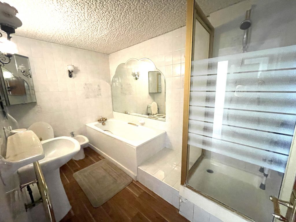 Property photo 3 of 6 Gallery