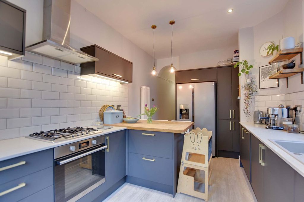 Property photo 2 of 37