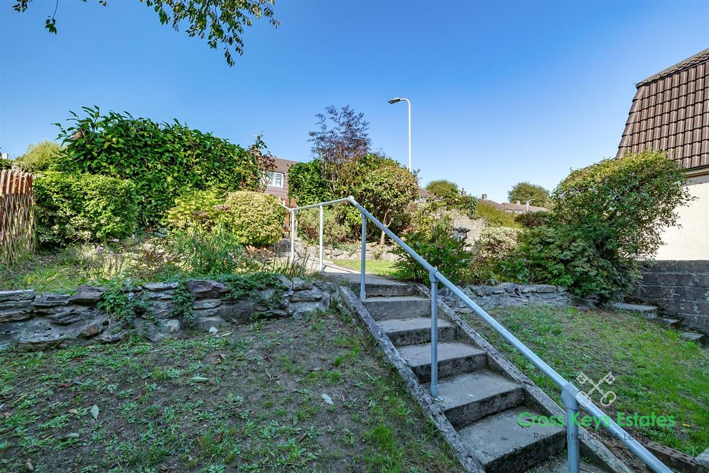 Property photo 3 of 39 Gardens