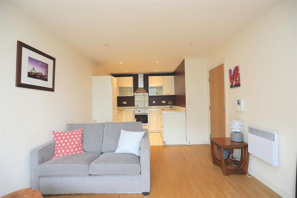 Property photo 3 of 12