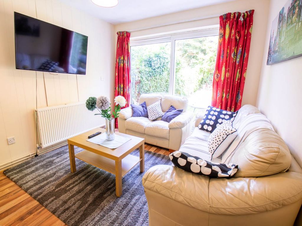 Property photo 1 of 16 Living Room