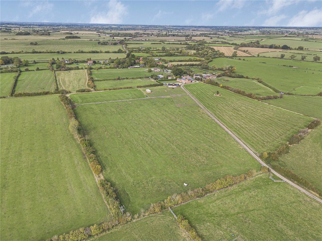 Property photo 3 of 24 Fields