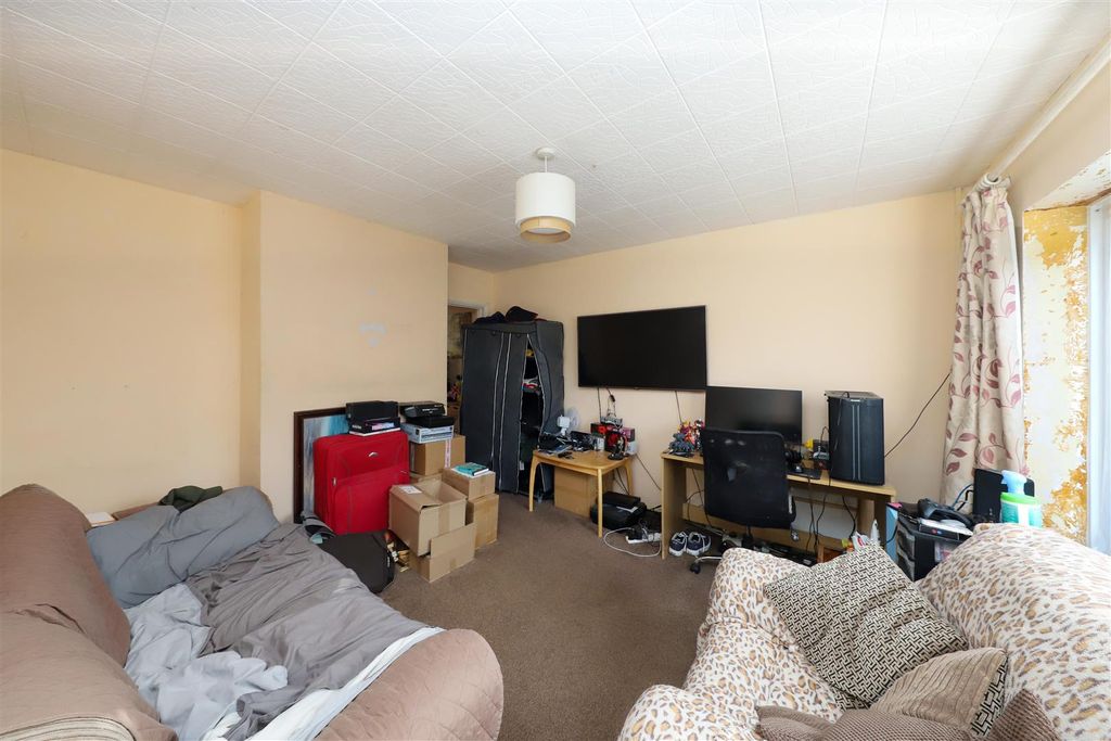 Property photo 2 of 11 Living Room