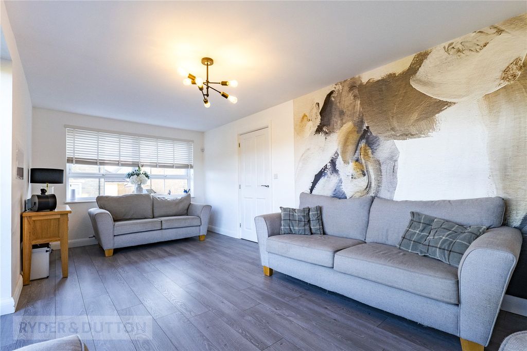 Property photo 3 of 24 Snug