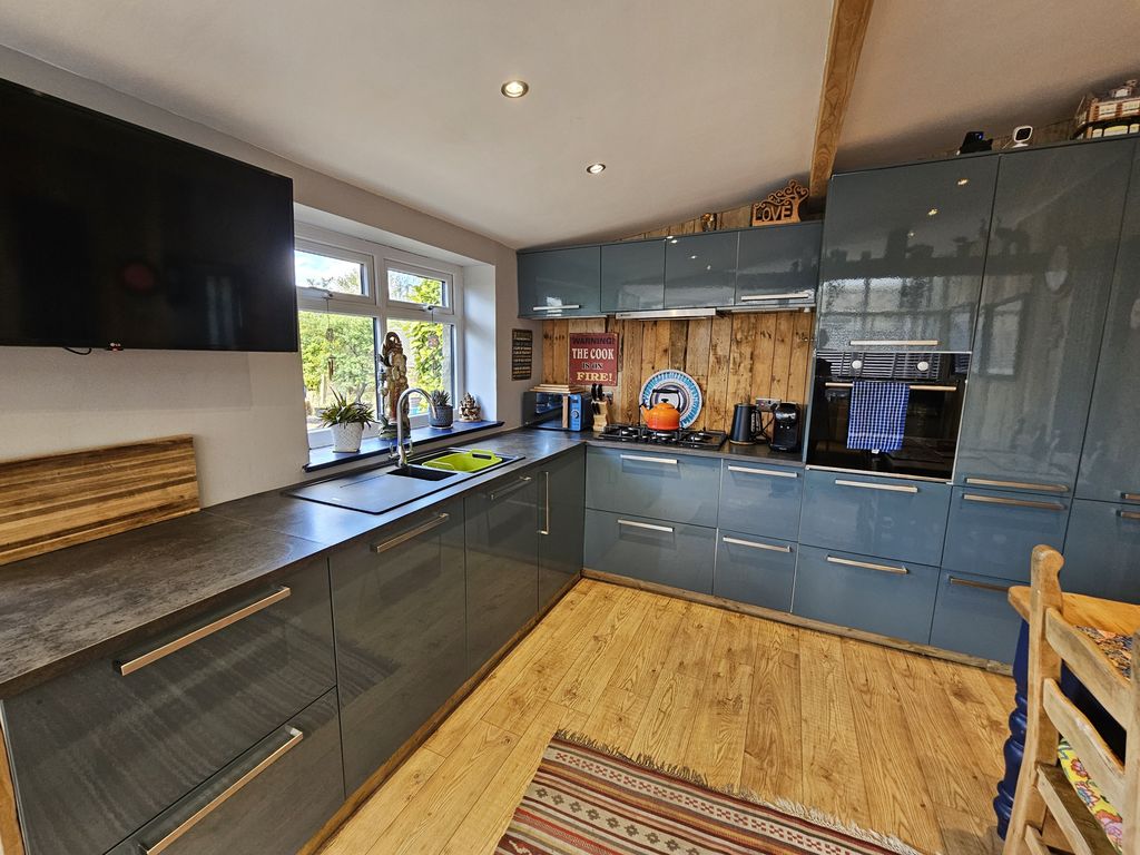 Property photo 2 of 28