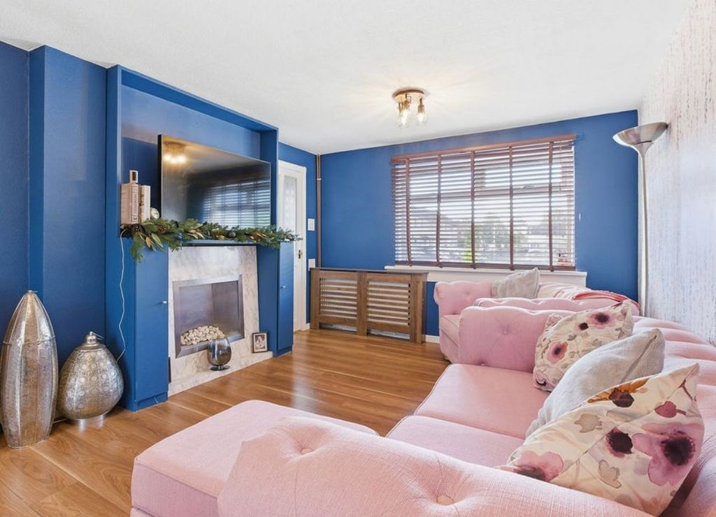 Property photo 2 of 30