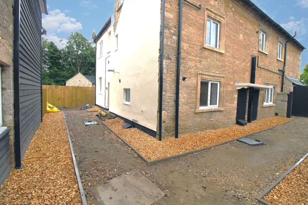 Property photo 1 of 16 Front - Plot 4
