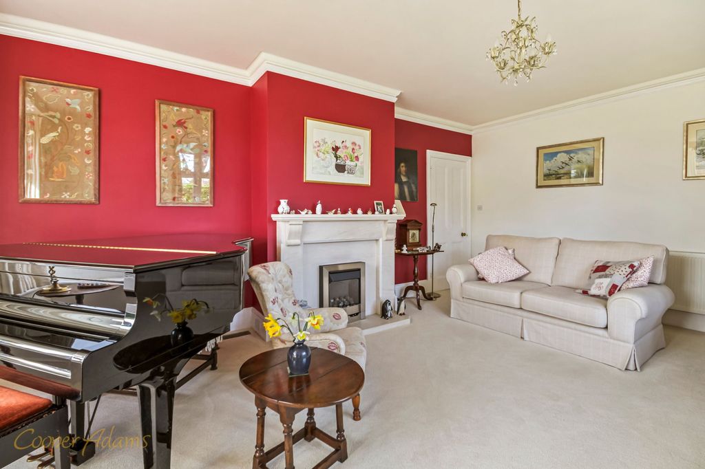 Property photo 2 of 21 Sitting Room