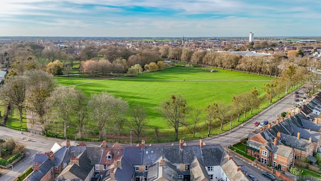 Property photo 2 of 37 4881053