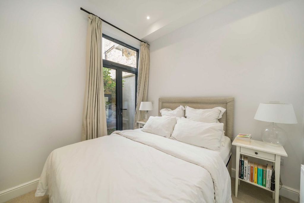 Property photo 3 of 6