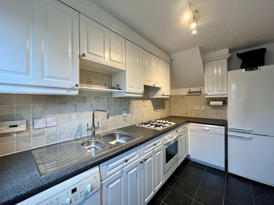 Property photo 2 of 12 Image00014