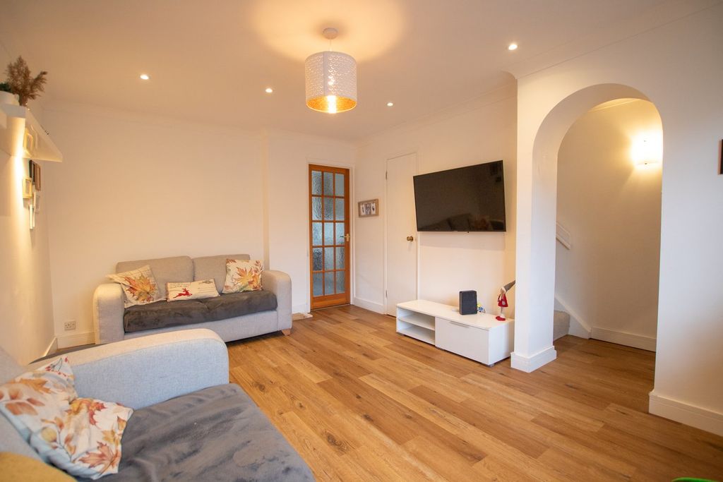 Property photo 3 of 20