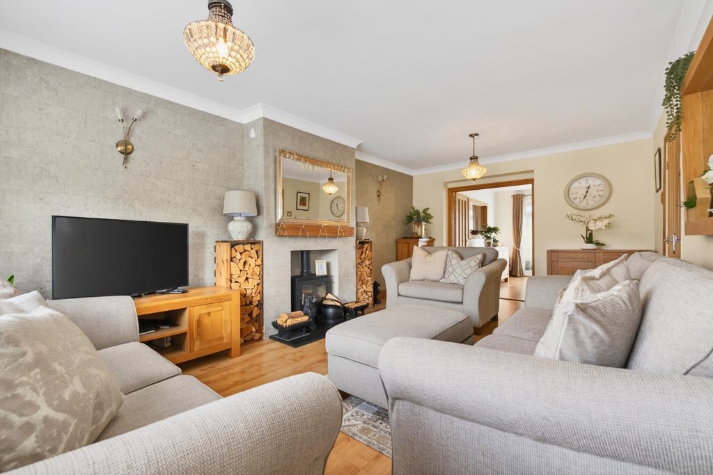 Property photo 2 of 25 4836086