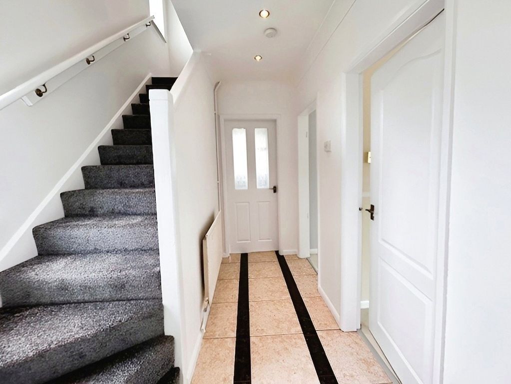 Property photo 2 of 16 Hallway