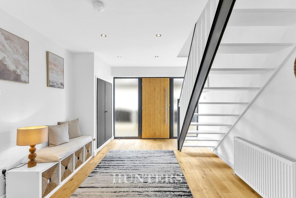 Property photo 2 of 21 Evesham Road (21).Jpg