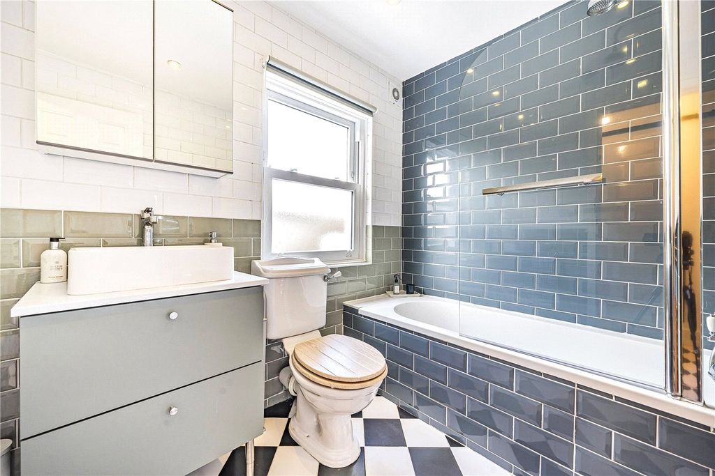 Property photo 3 of 6 Picture No. 12